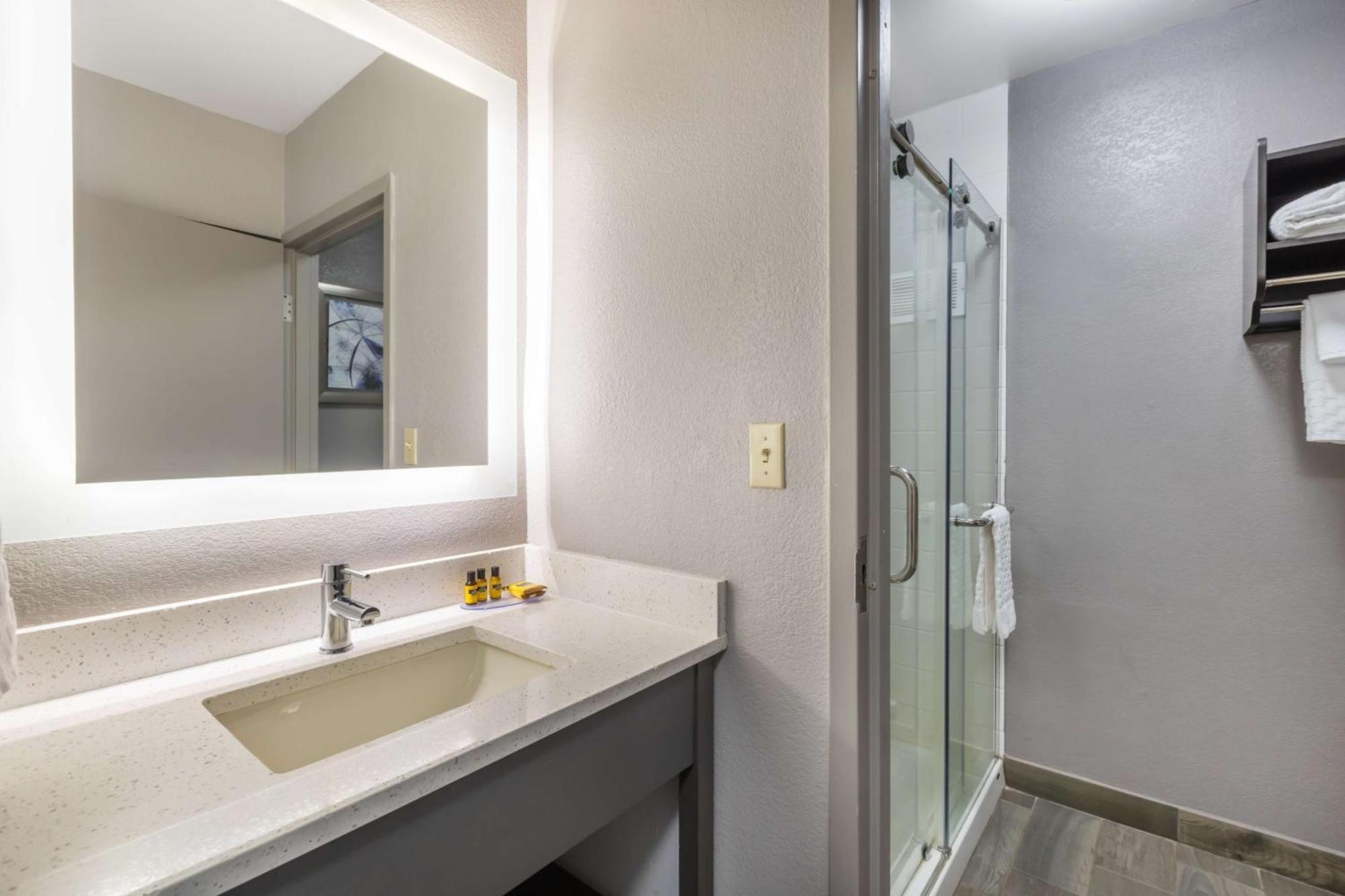 Best Western Plus Spartanburg Exterior photo